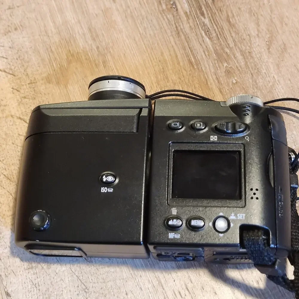 Nikon COOLPIX 4500 Compact Digital Camera 4 Battery Charger Memory Tested Japan
